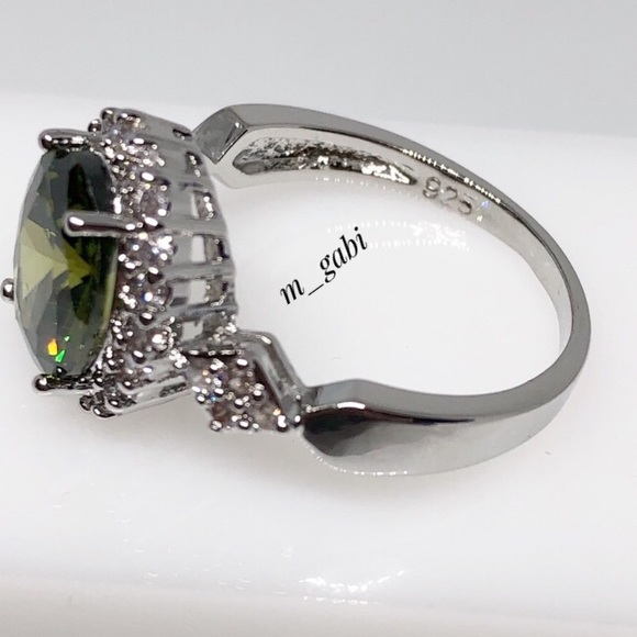 Sterling silver  peridot ring - Picture 3 of 4
